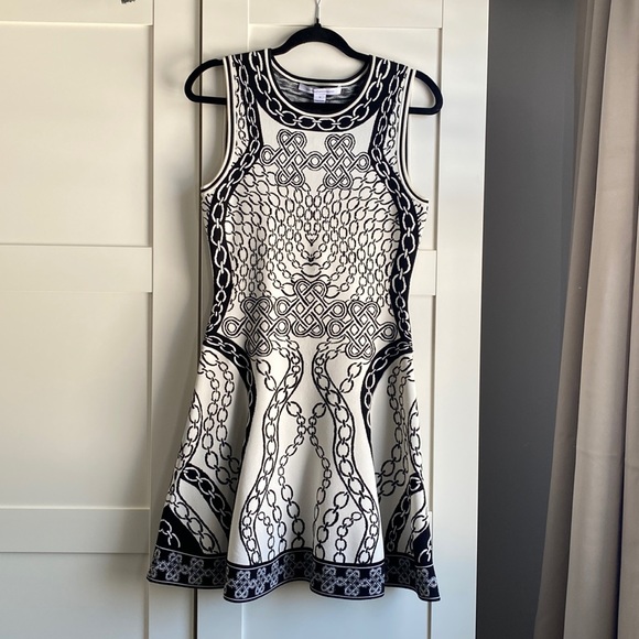 Diane Von Furstenburg fit and flare dress size m - Picture 3 of 17